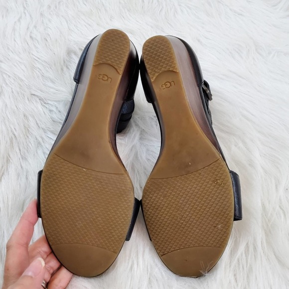 UGG Sz 7 Char Strap Wedge Sandals - Fit Small - Picture 6 of 9